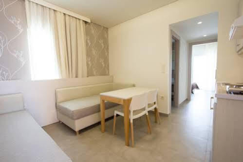 Poseidon Studios & Apartments 팔라이오코라 외부 사진